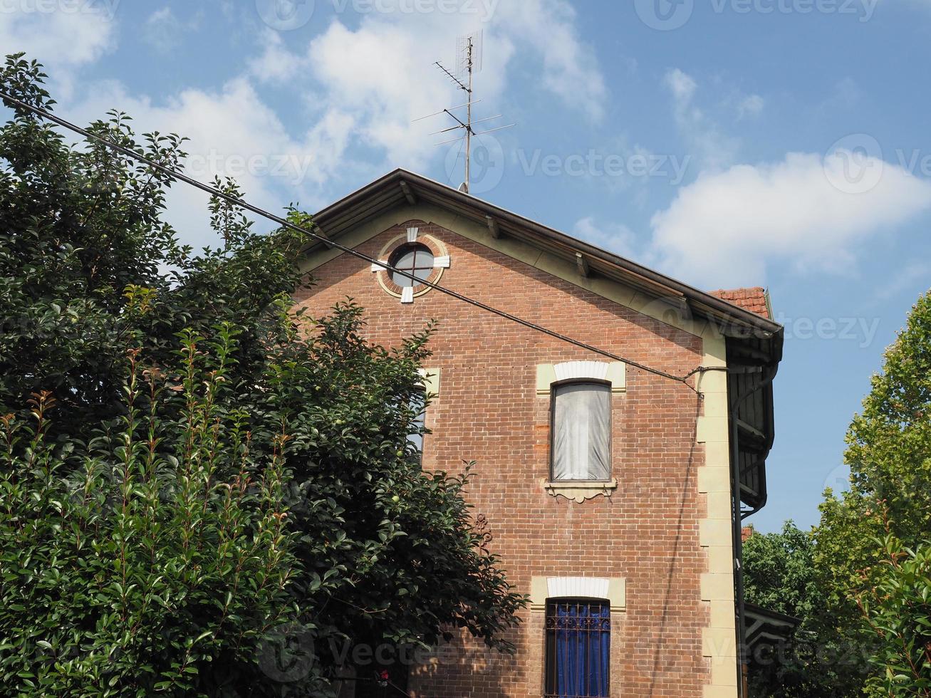 Residências da aldeia de Leumann em Collegno foto