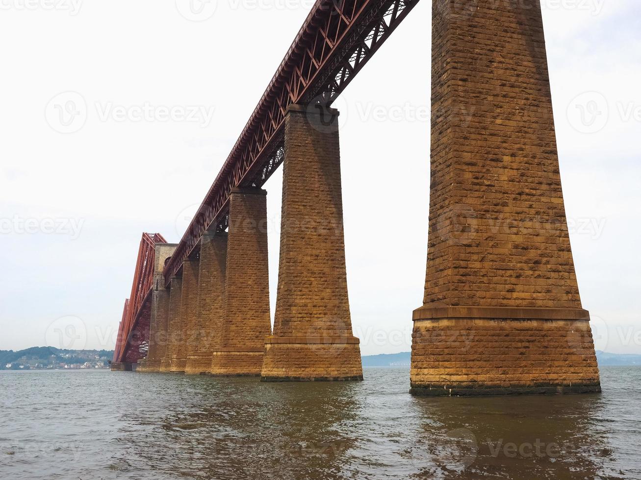 Forward Bridge over Firth of Forward em Edimburgo foto