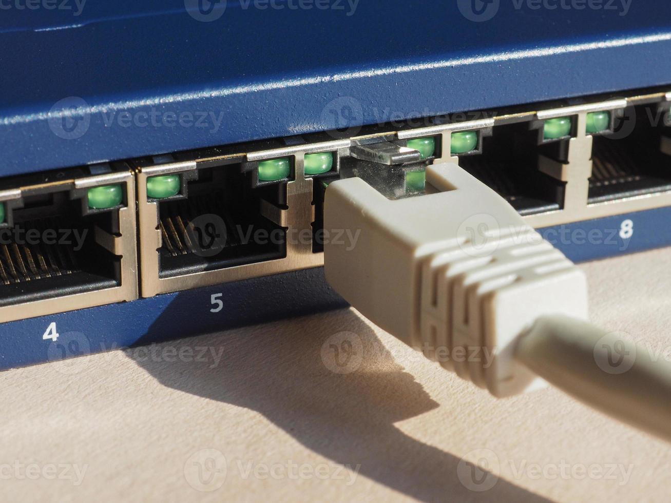switch de roteador de modem com portas de plugue rj45 ethernet foto
