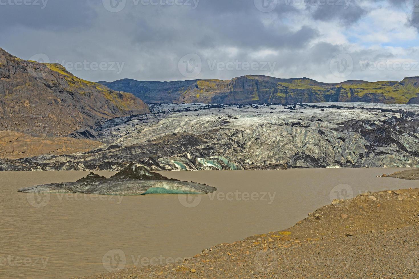 geleira de saída em seu vale glacial foto