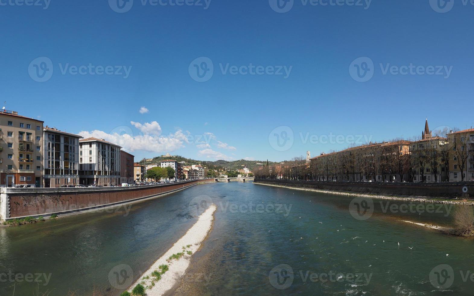 vista da cidade de verona foto