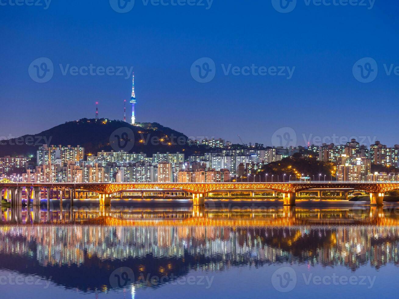 Seul cidade Horizonte e arranha-céu dentro e han rio, sul Coréia. foto