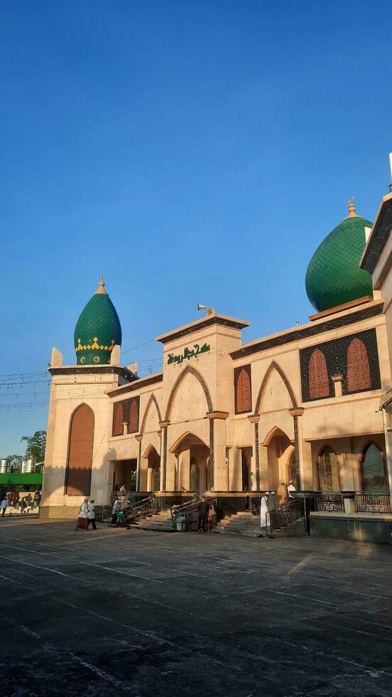 fundo islâmico mesquita com céu azul foto