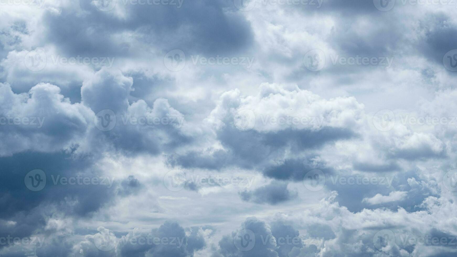 textura fundo do nuvens em céu foto