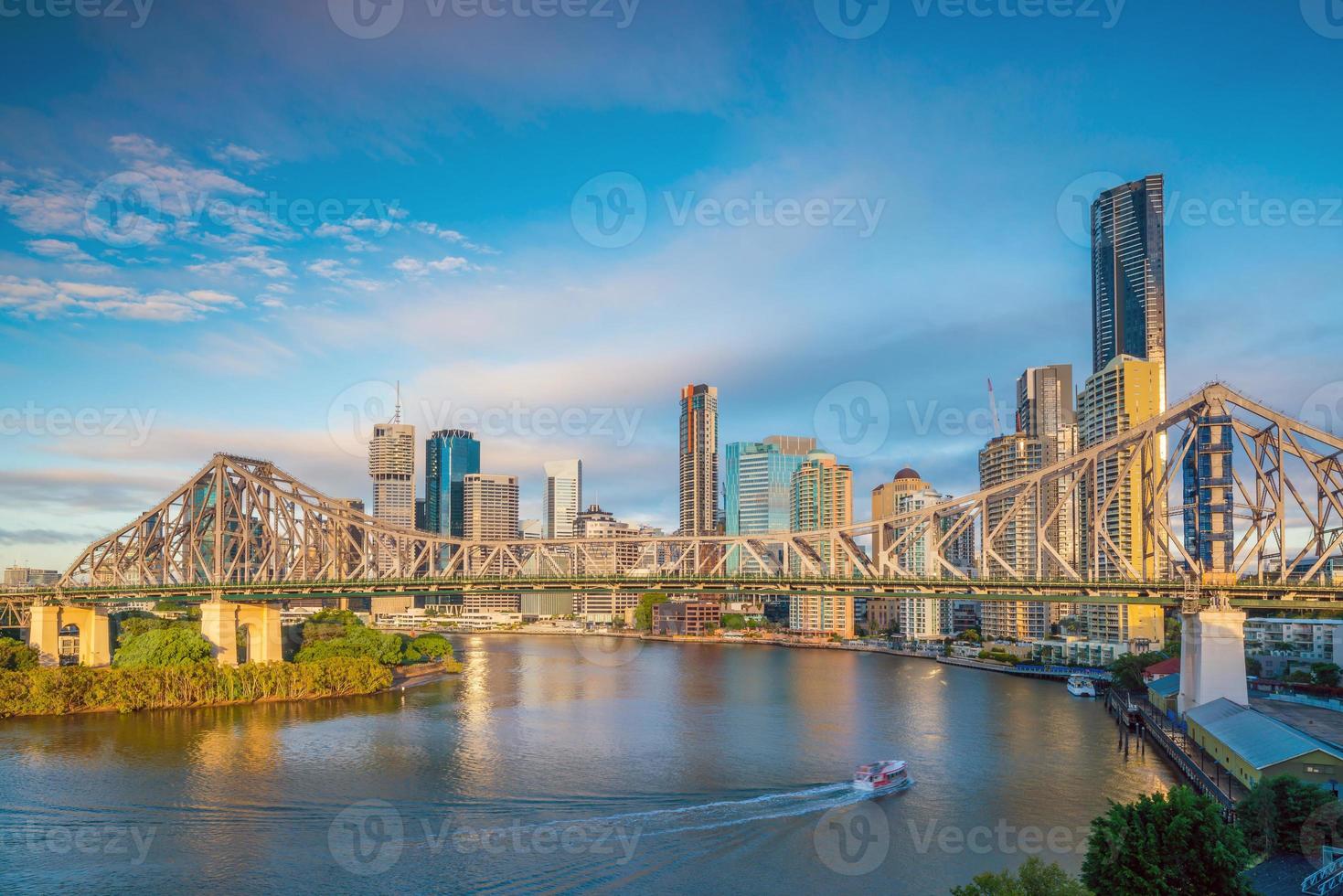 Brisbane City skyline e br Brisbane River foto