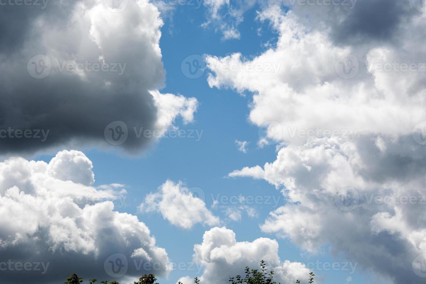fundo celestial com nuvens foto