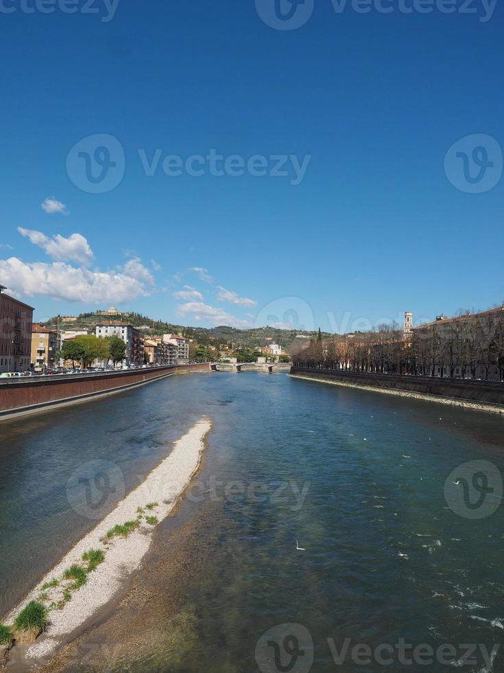 rio adige em verona foto