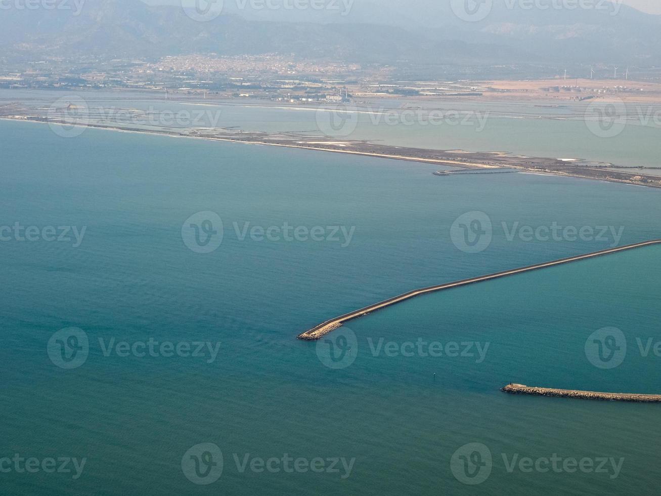 piscina stagno di cagliari da lagoa de cagliari foto