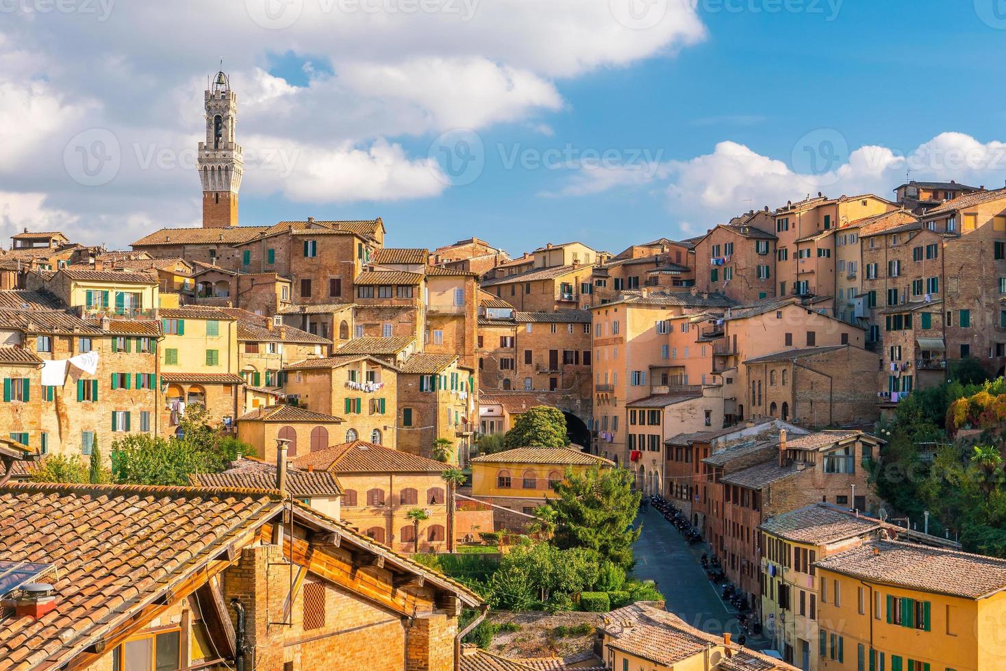 horizonte do centro de siena na itália foto