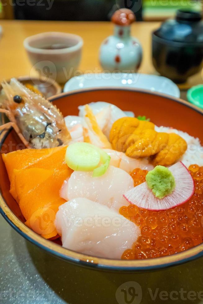 frutos do mar frescos no mercado de peixes em hakodate, hokkaido foto