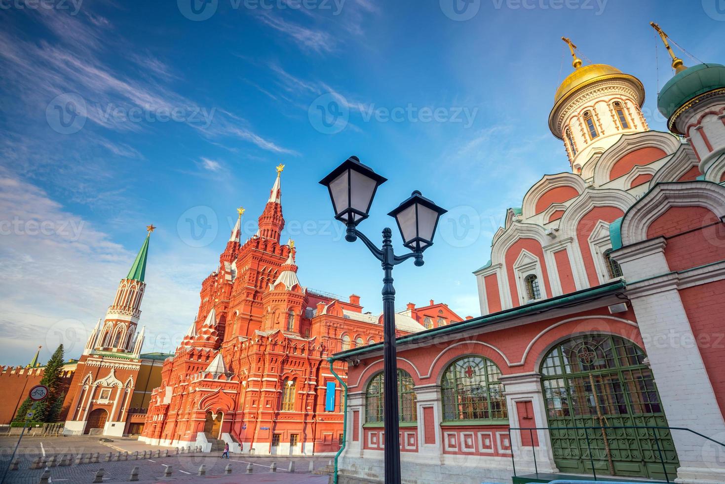 edifícios históricos na praça vermelha em Moscou foto