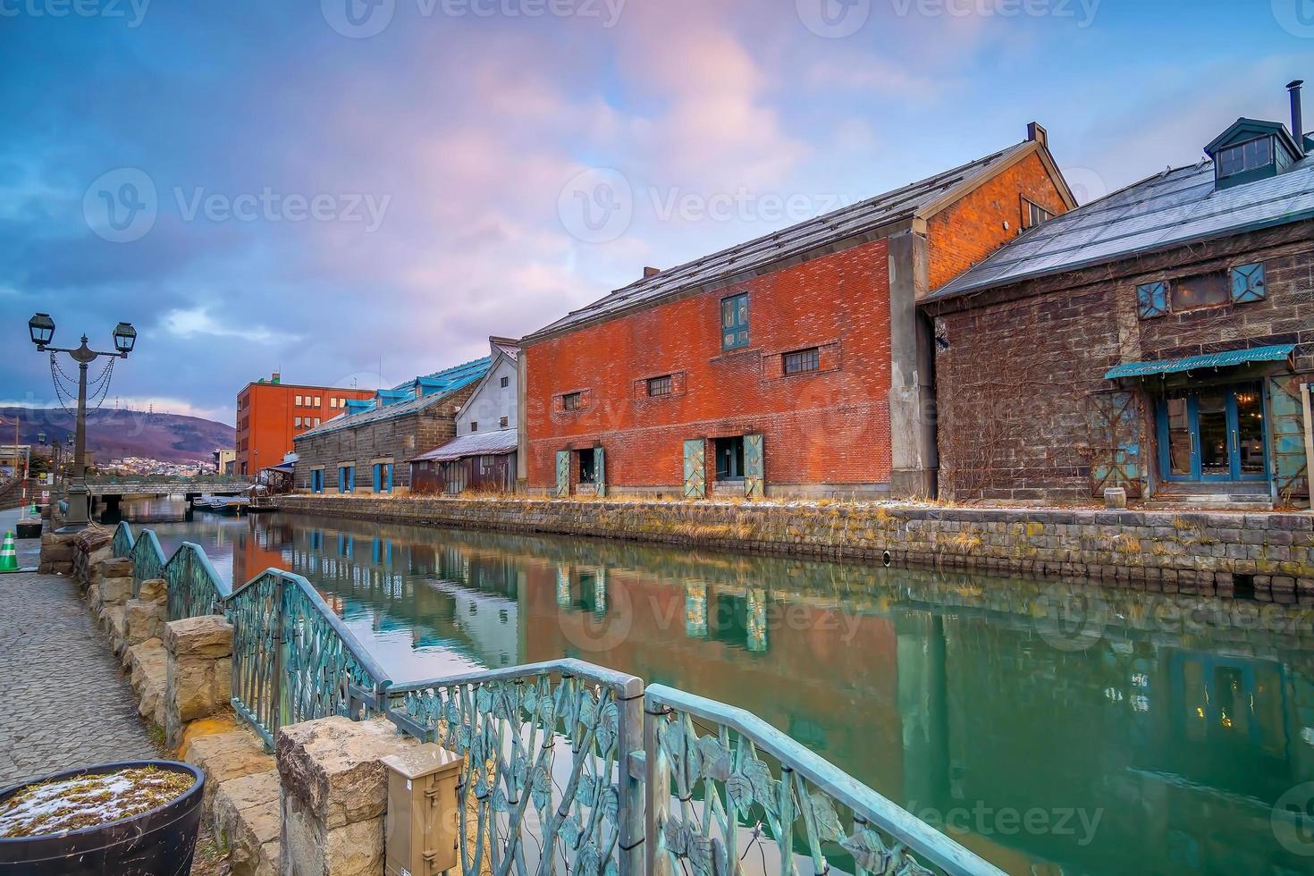 vista da cidade de otaru, canal e armazém histórico do Japão, sapporo foto