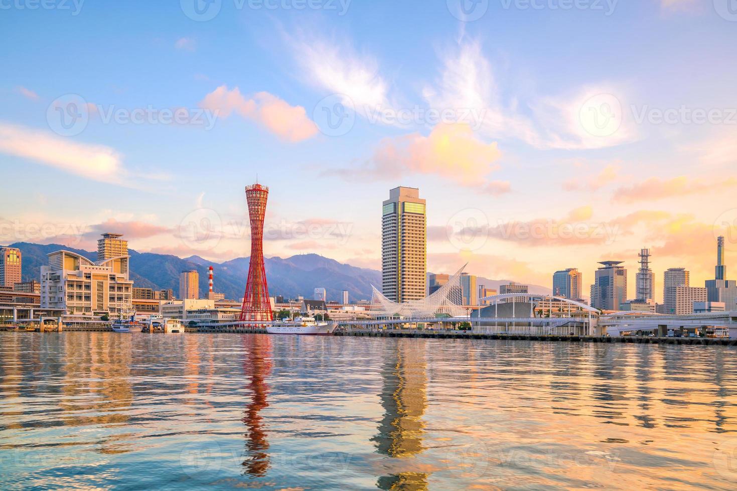 horizonte e porto de kobe no japão foto