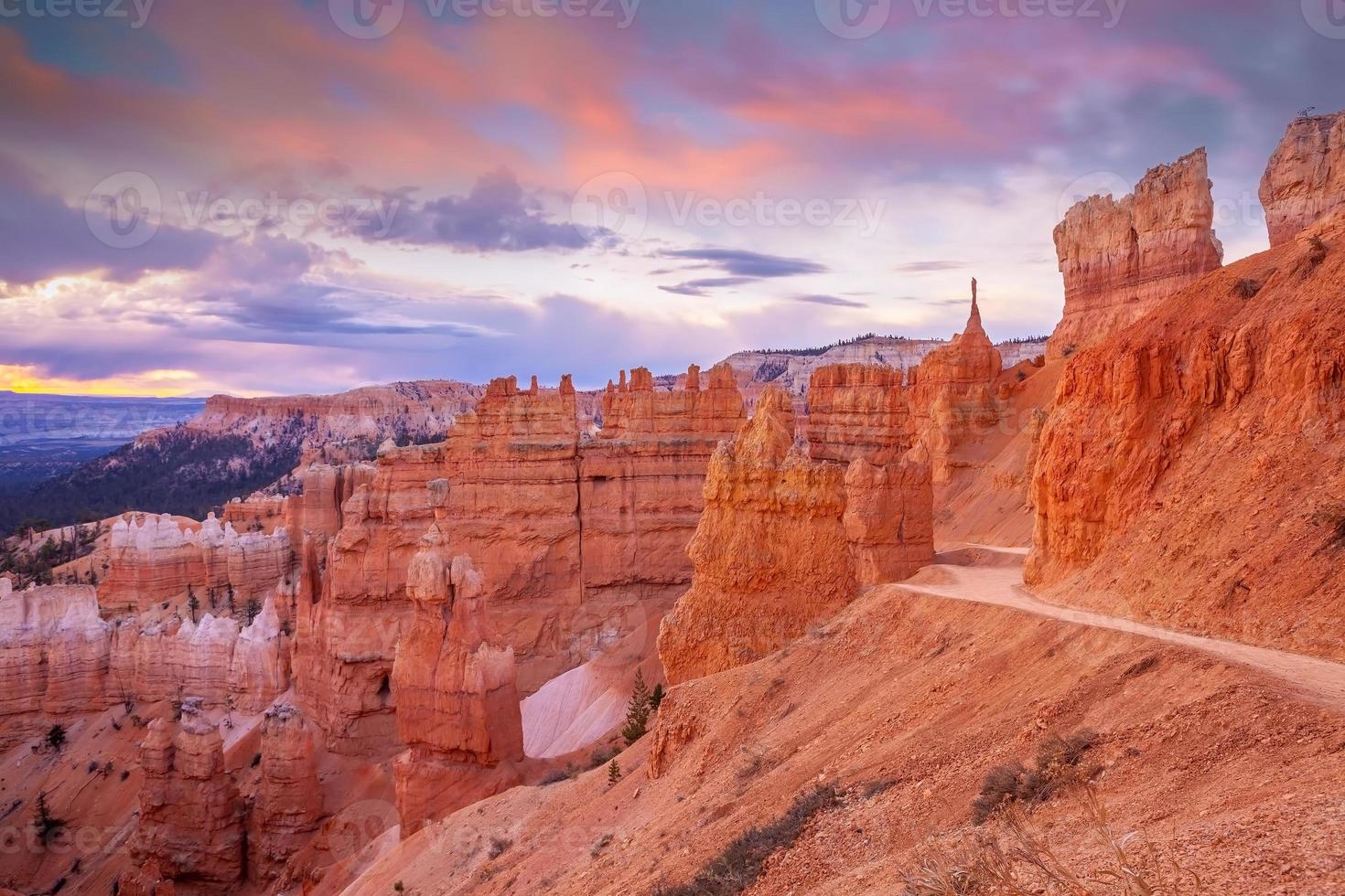 paisagem natural do parque nacional do desfiladeiro de bryce em utah foto