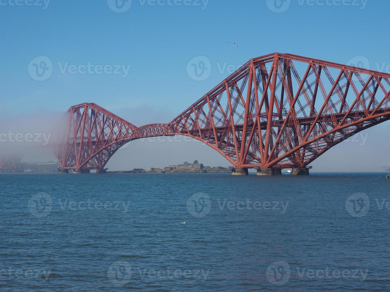 Forward Bridge over Firth of Forward em Edimburgo foto