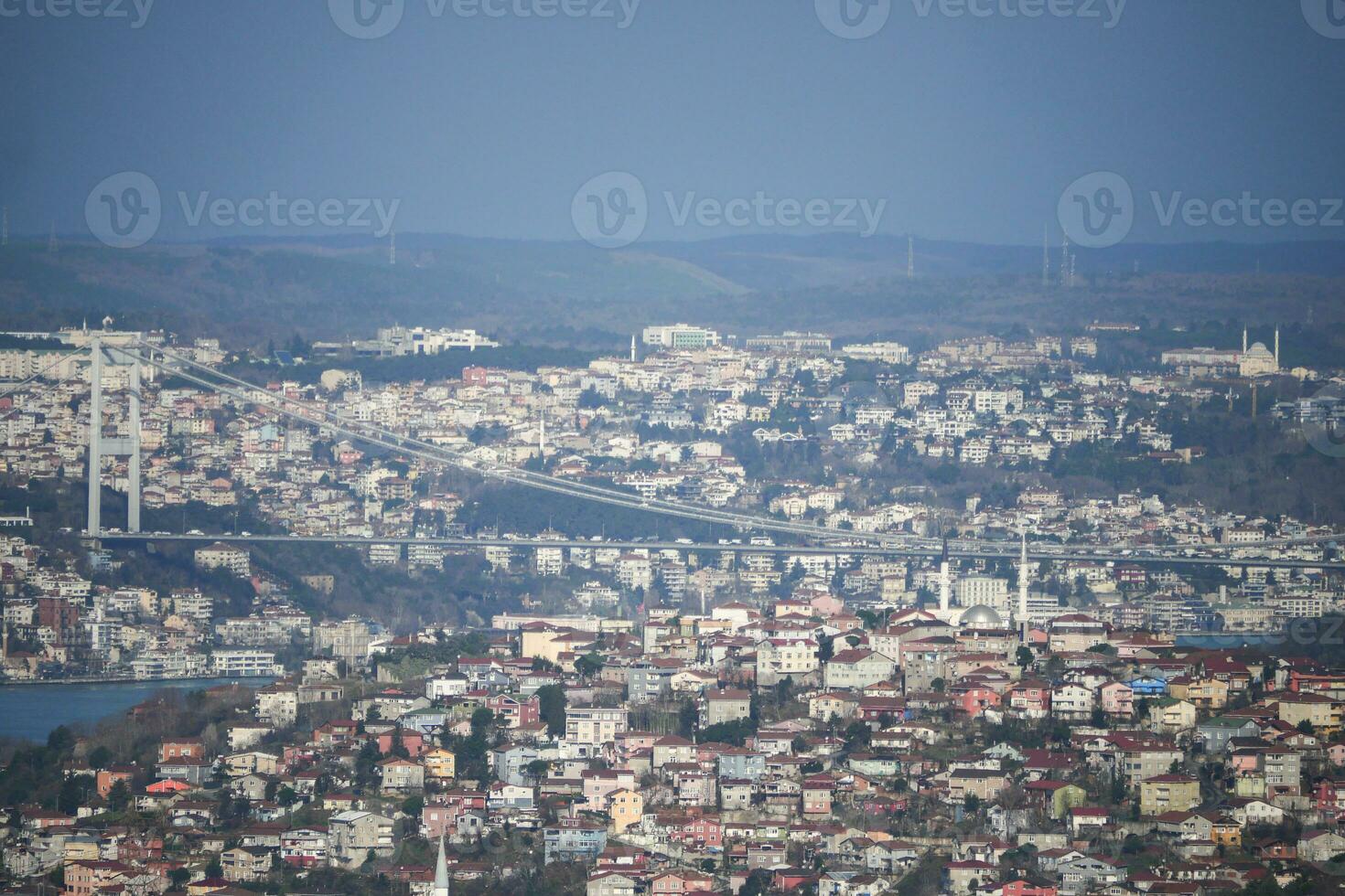 bósforo ponte e cidade escapar dentro Istambul, Peru foto