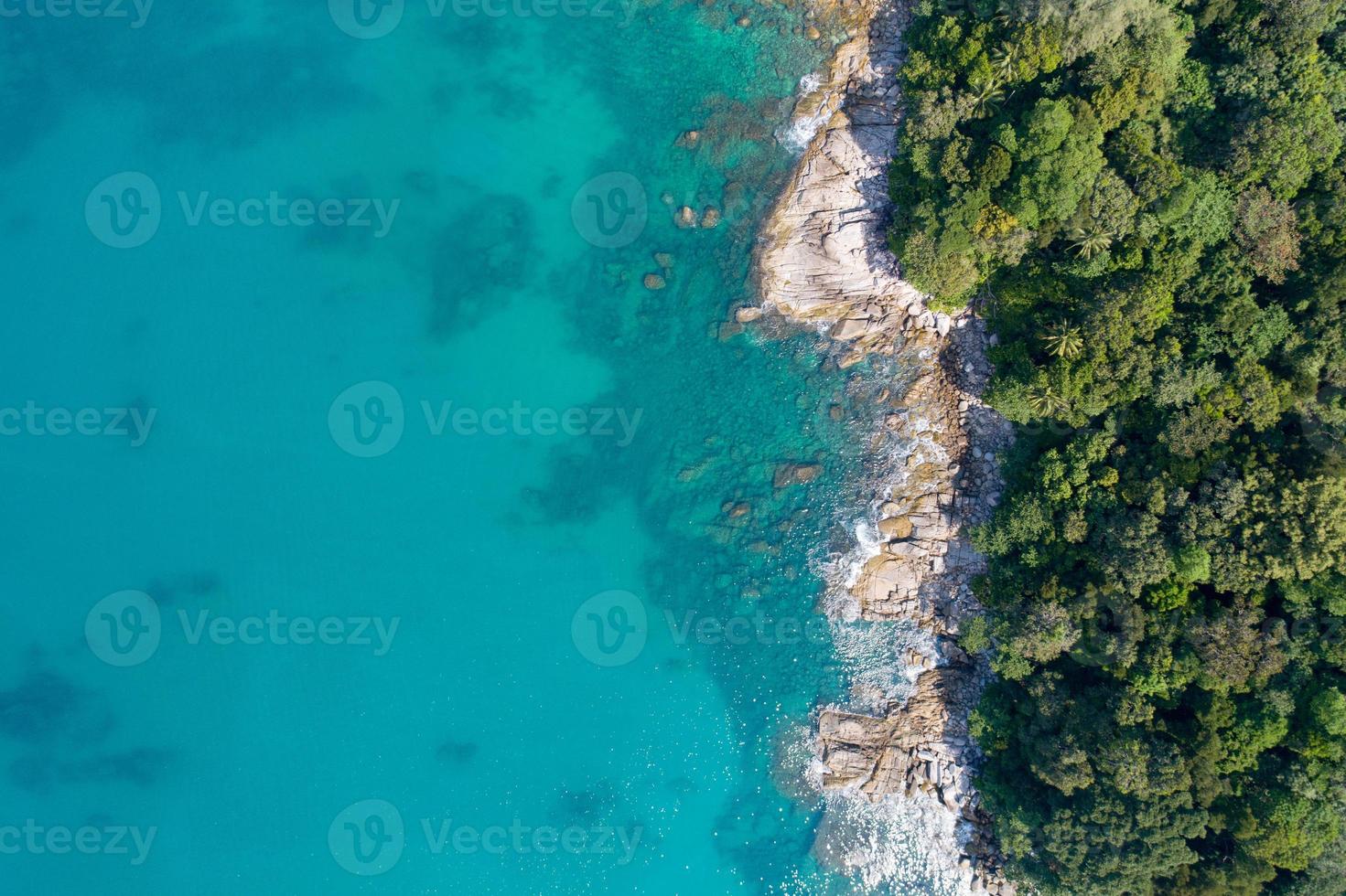 incrível vista aérea do mar de cima para baixo do fundo da natureza da praia foto