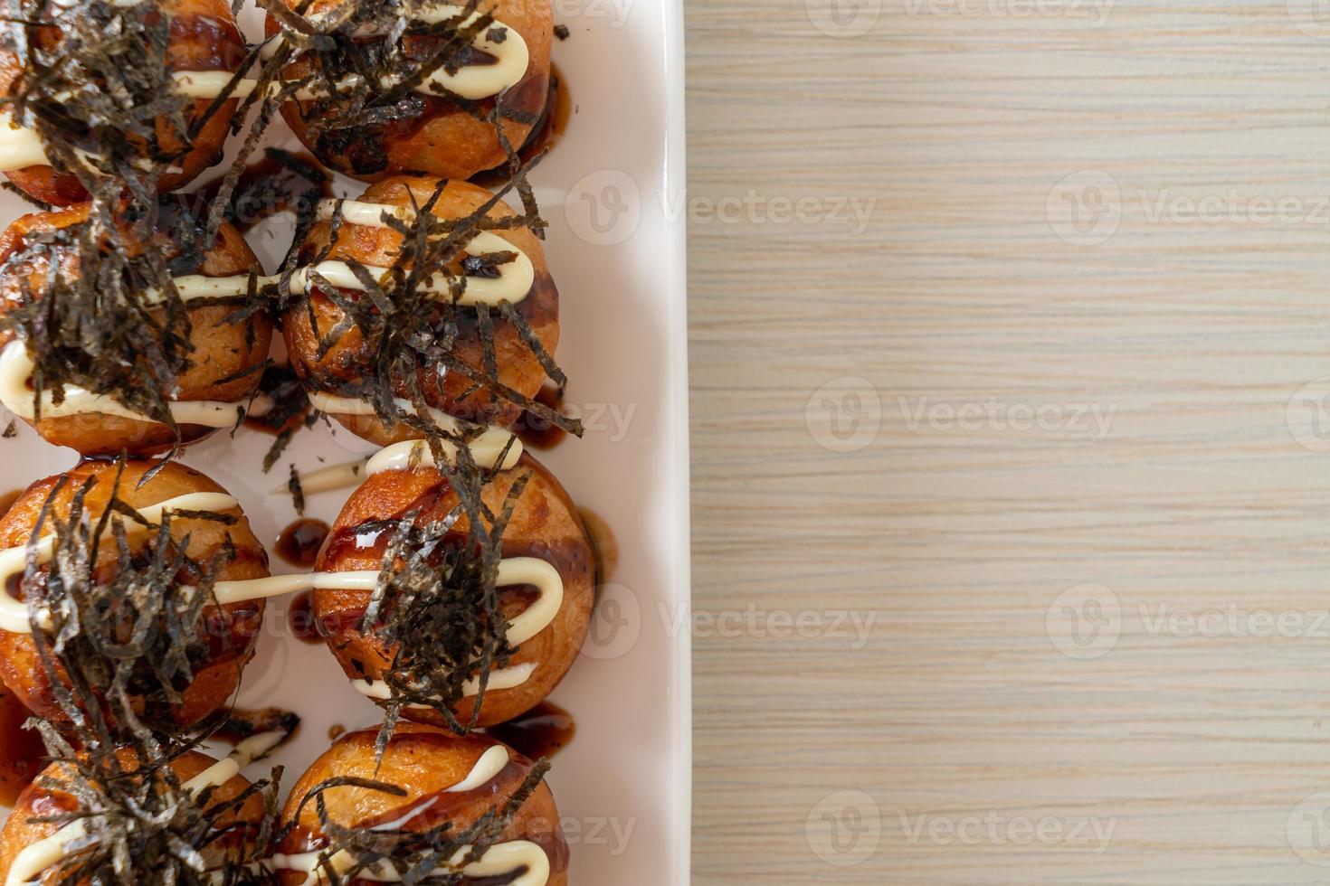 bolinhos de takoyaki ou bolinhas de polvo foto