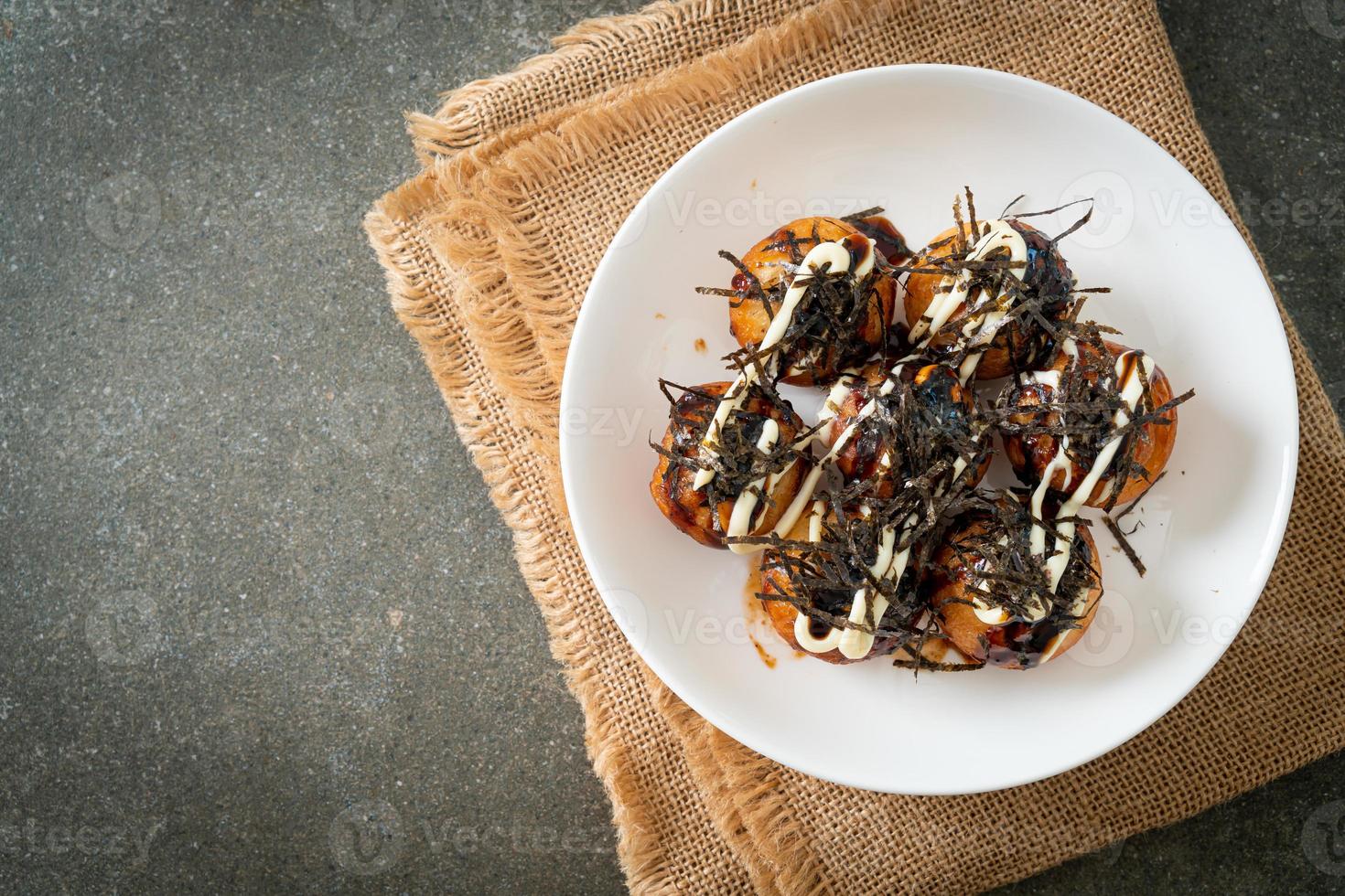 bolinhos de takoyaki ou bolinhas de polvo foto