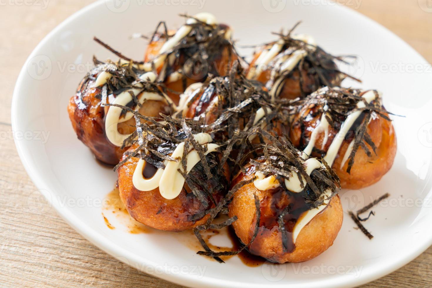 bolinhos de takoyaki ou bolinhas de polvo foto