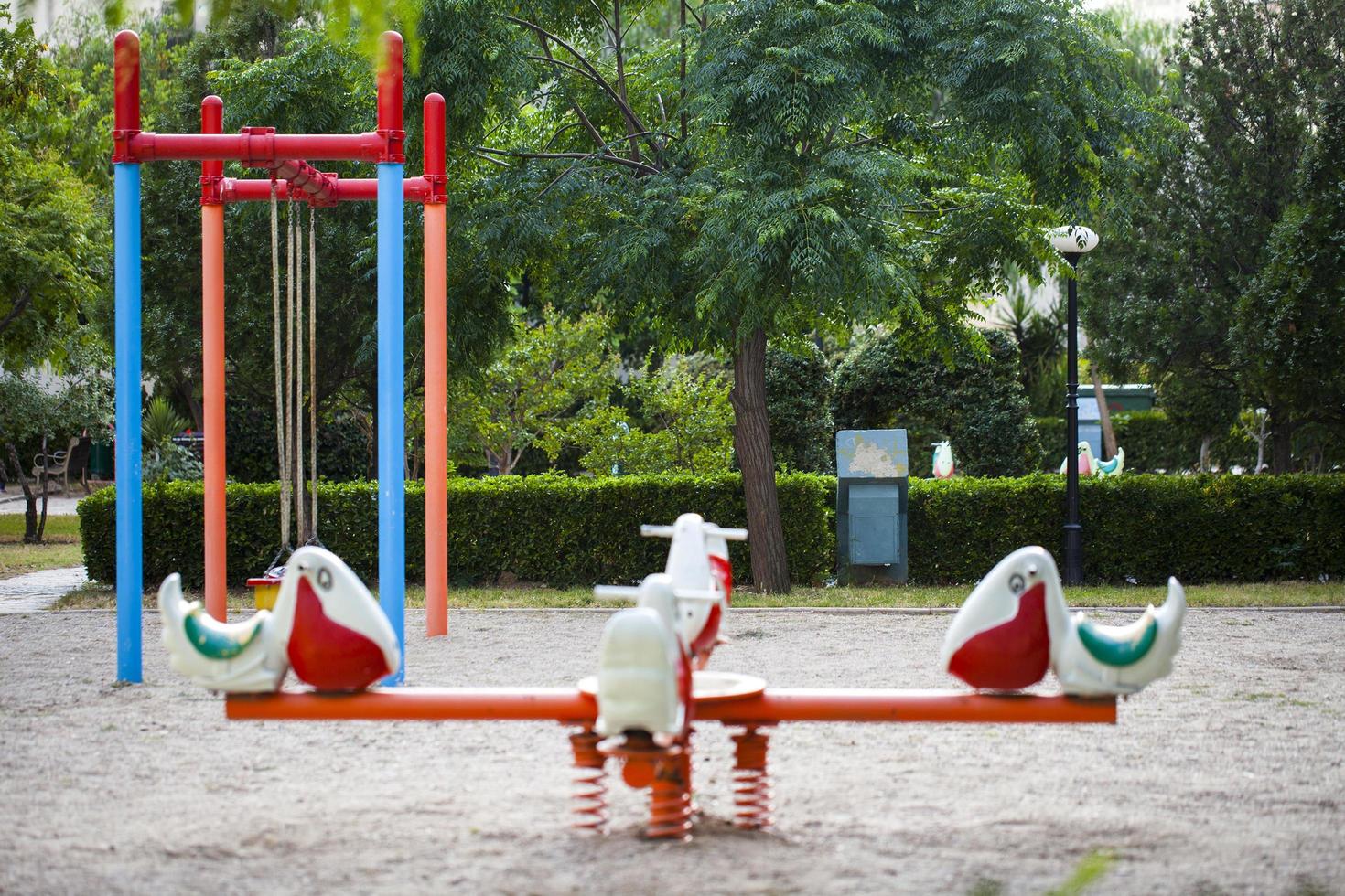 parque infantil ao ar livre para se divertir foto