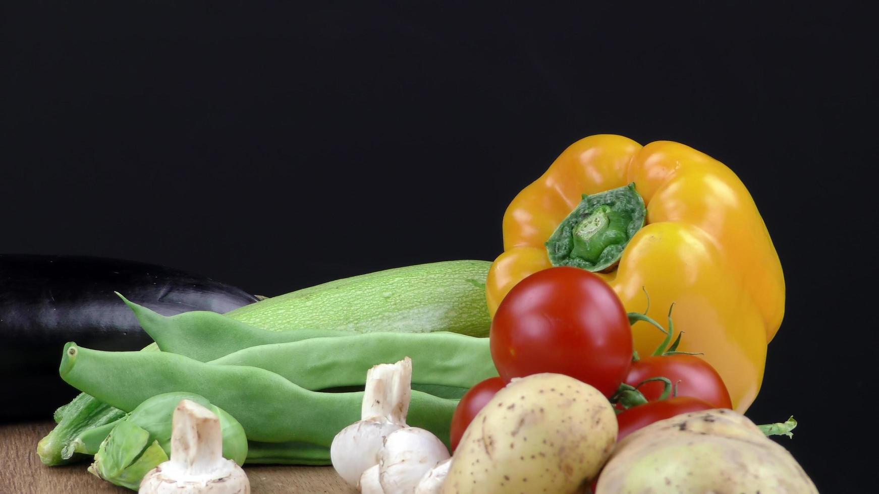 mistura de vegetais orgânicos saudáveis foto