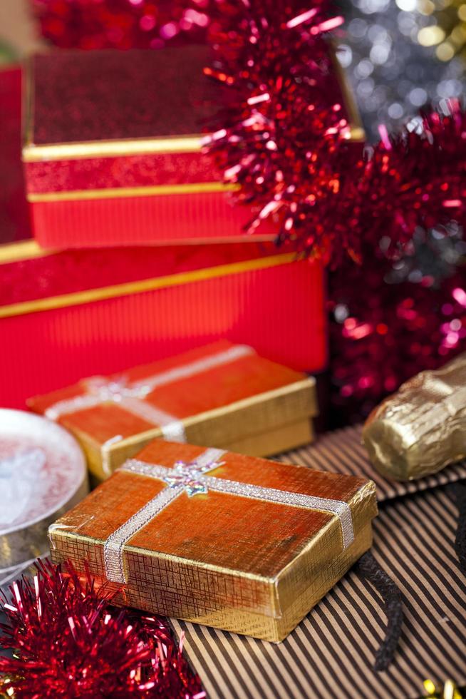 conceito de caixa de presente de champanhe para aniversário de natal e dia dos namorados foto