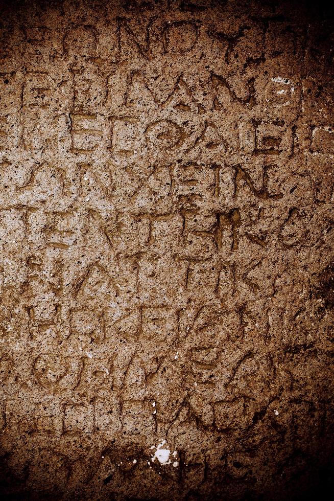 palavras gregas antigas em mármore foto