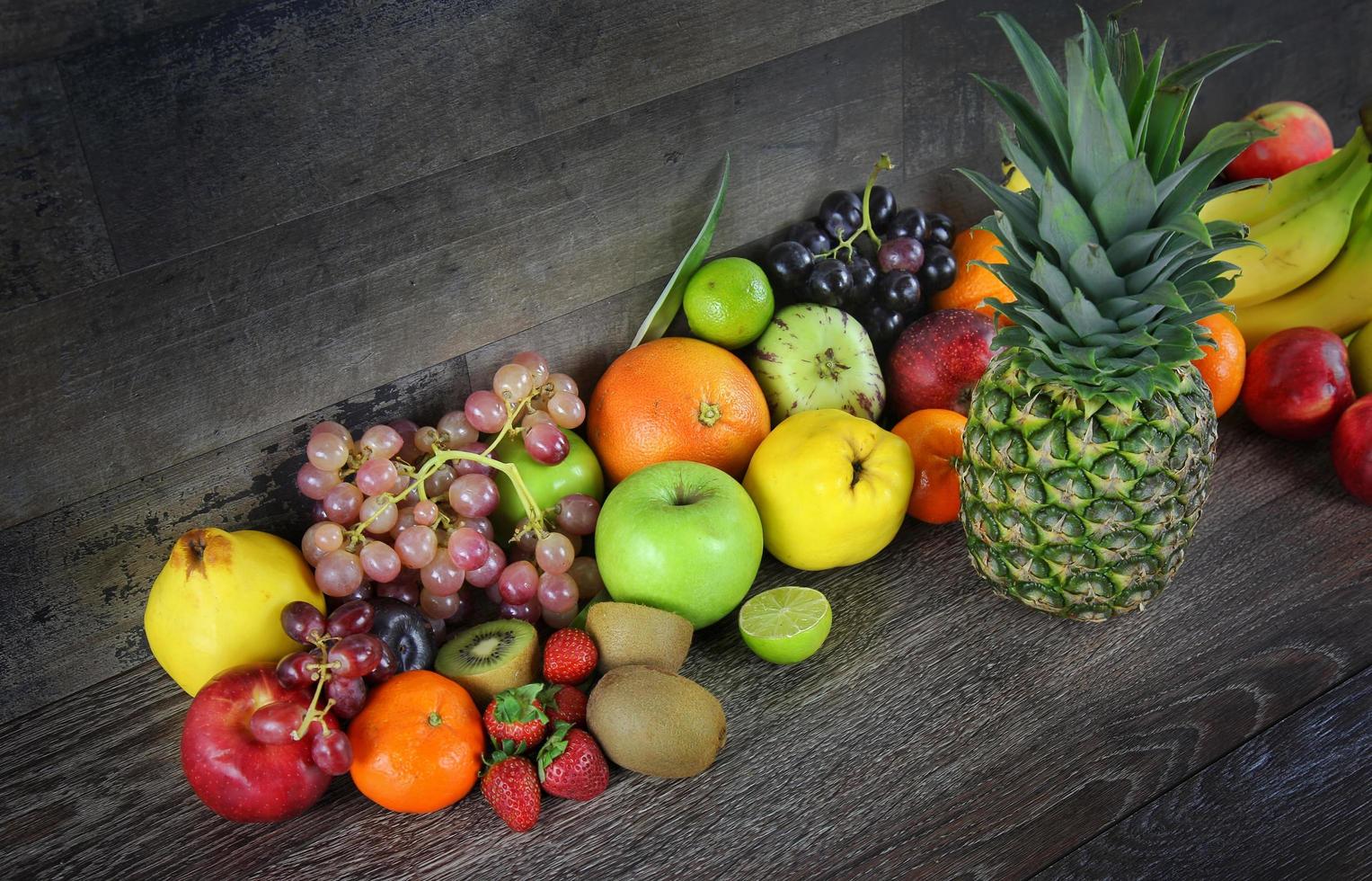 mistura de frutas de comida orgânica vegetariana foto