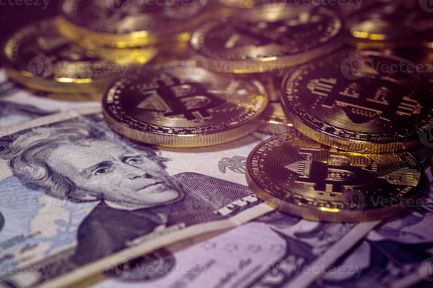 bitcoin e dólar, comprar bitcoin, trocar bitcoin foto