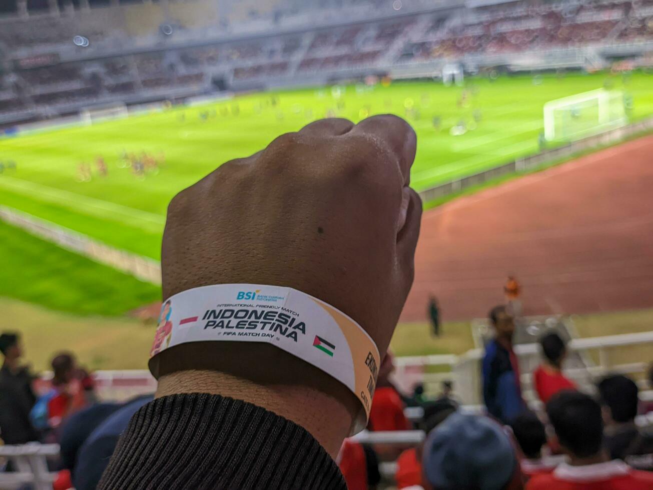 Surabaia, Indonésia - Junho 2023 - uma bilhete pulseira para uma futebol Combine entre Indonésia vs Palestina foto