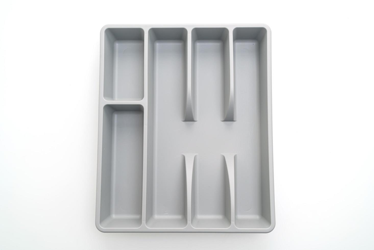 caixa de cozinha com talheres para colheres, garfos, facas em fundo branco foto
