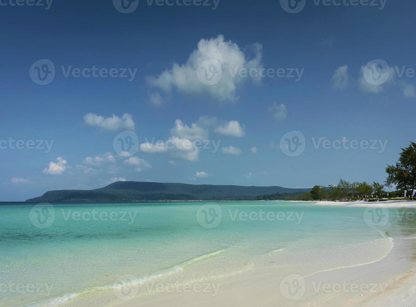 Long Beach no paraíso tropical, Ilha de Koh Rong, perto de Sihanoukville, Camboja foto