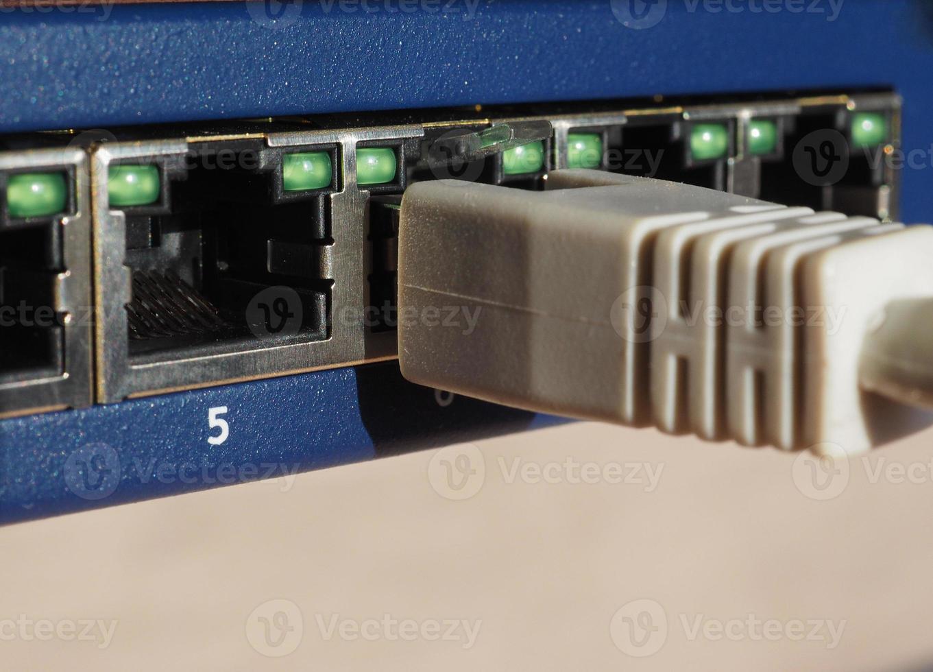 switch de roteador de modem com portas de plugue rj45 ethernet foto