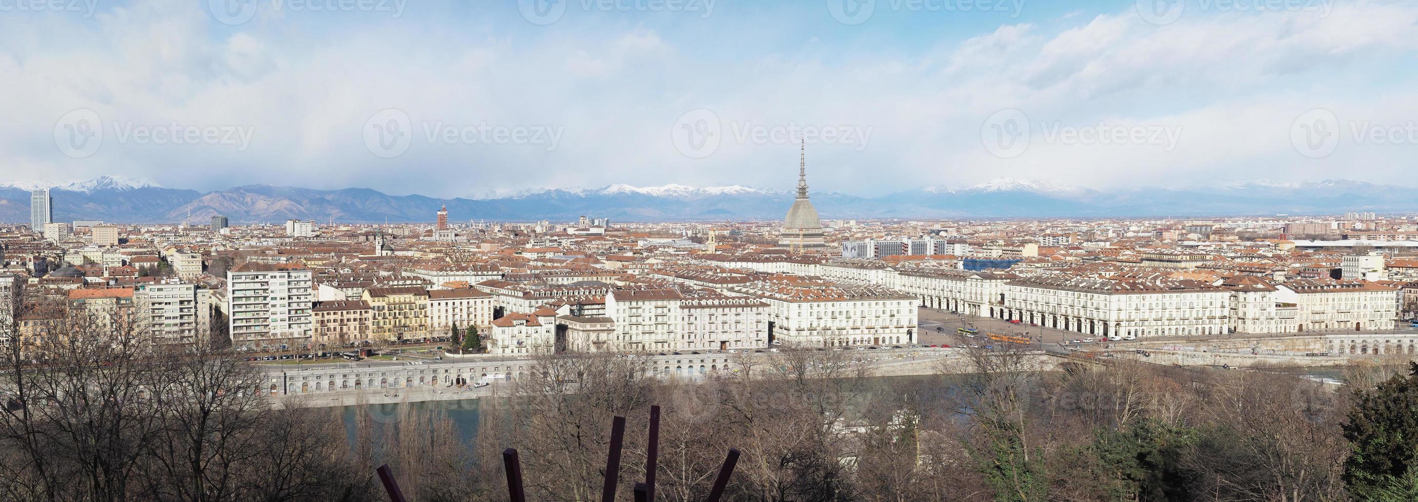 ampla vista aérea panorâmica de turin foto