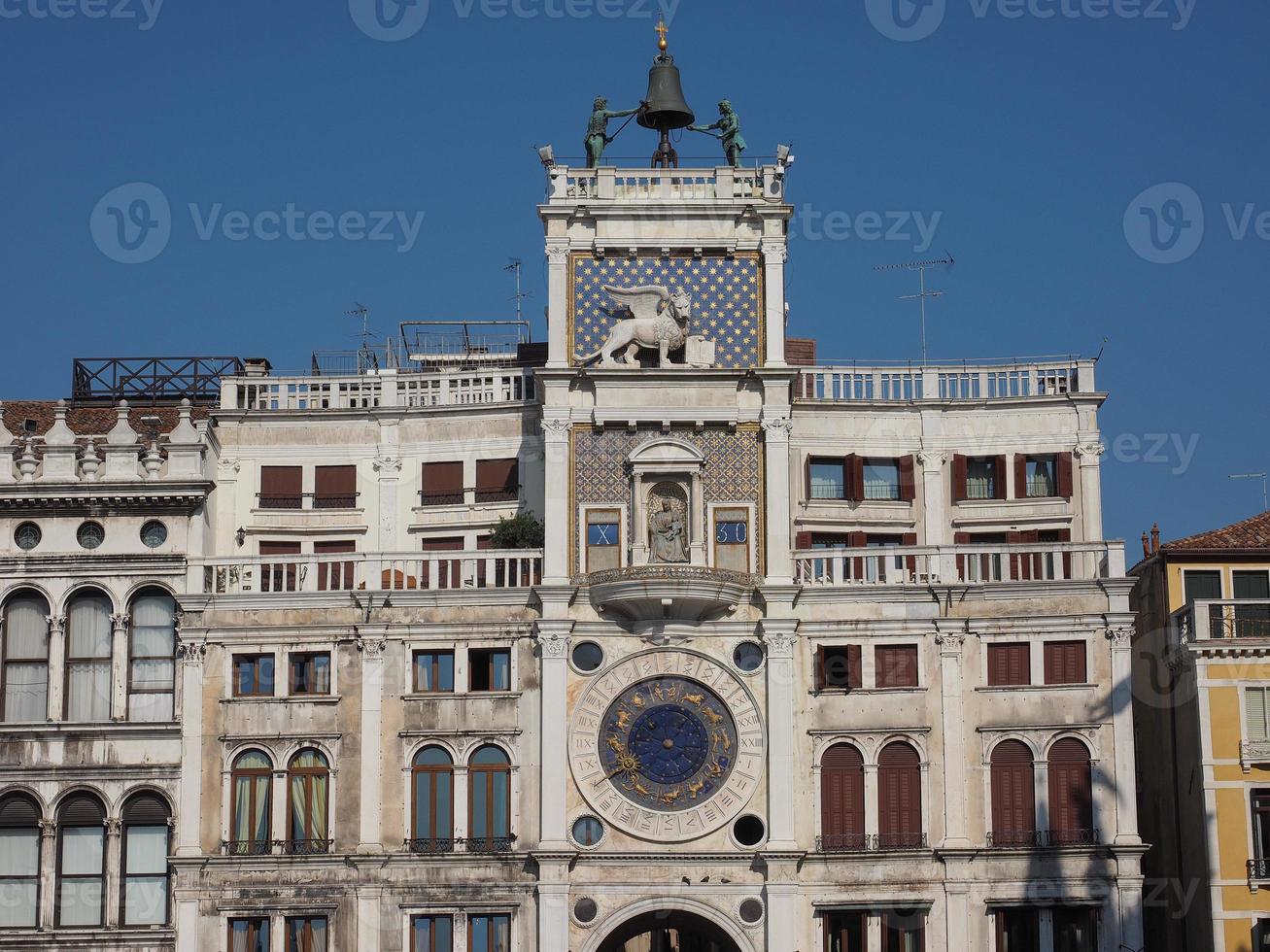 torre do relógio st mark em veneza foto