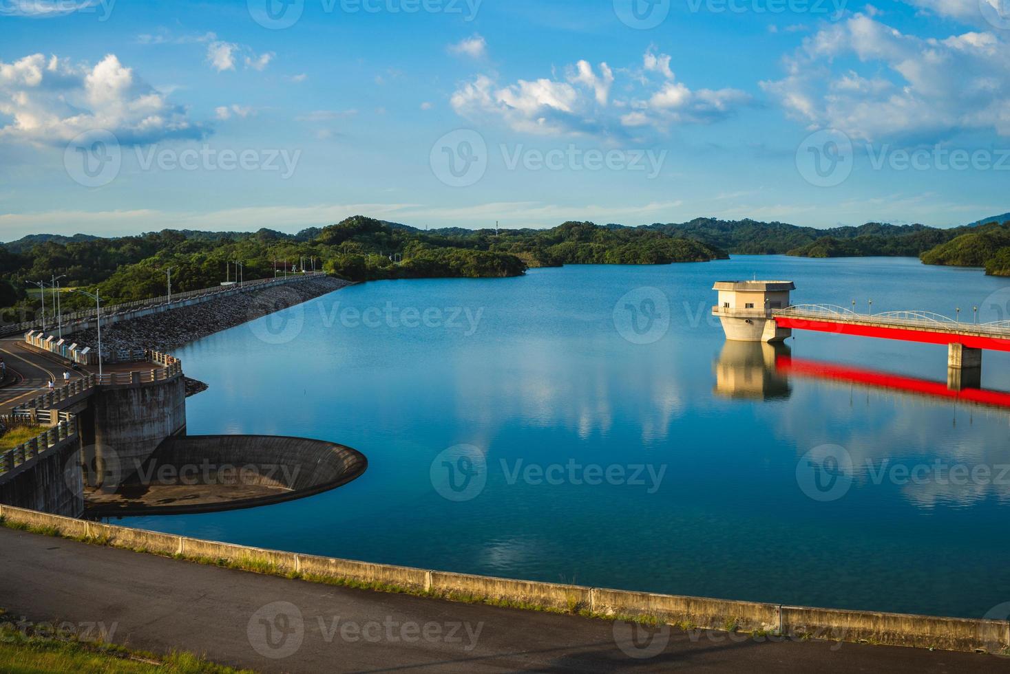 cenário do segundo reservatório de baoshan localizado no condado de hsinchu, taiwan foto