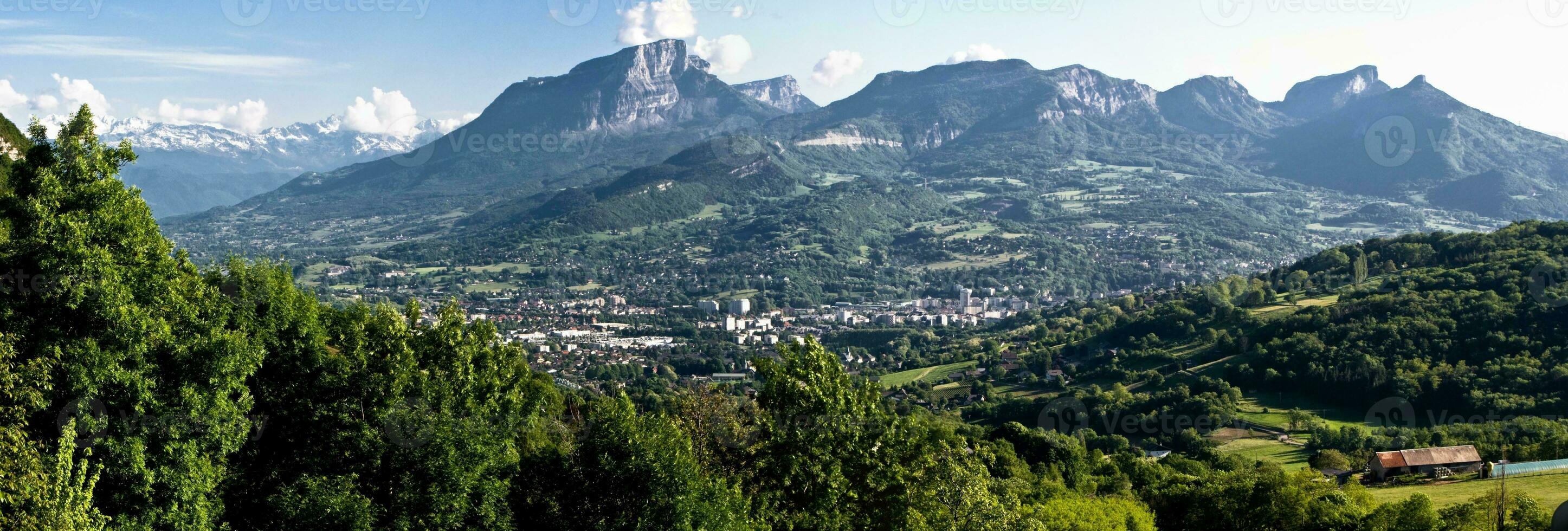 sereno Primavera panorama dentro Sabóia, França foto