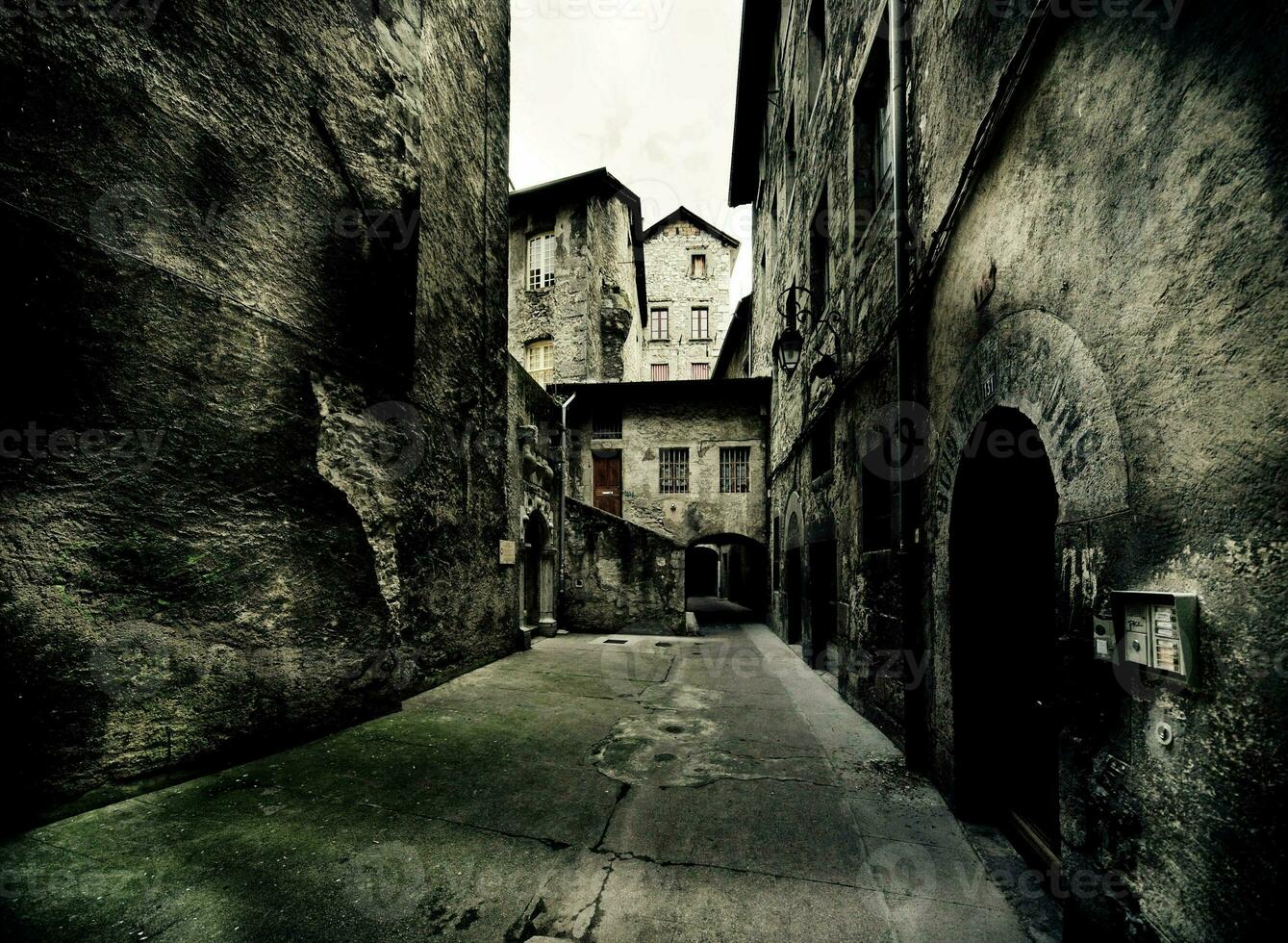 dramático velho Cidade charme dentro câmararia, savoie grande ângulo foto