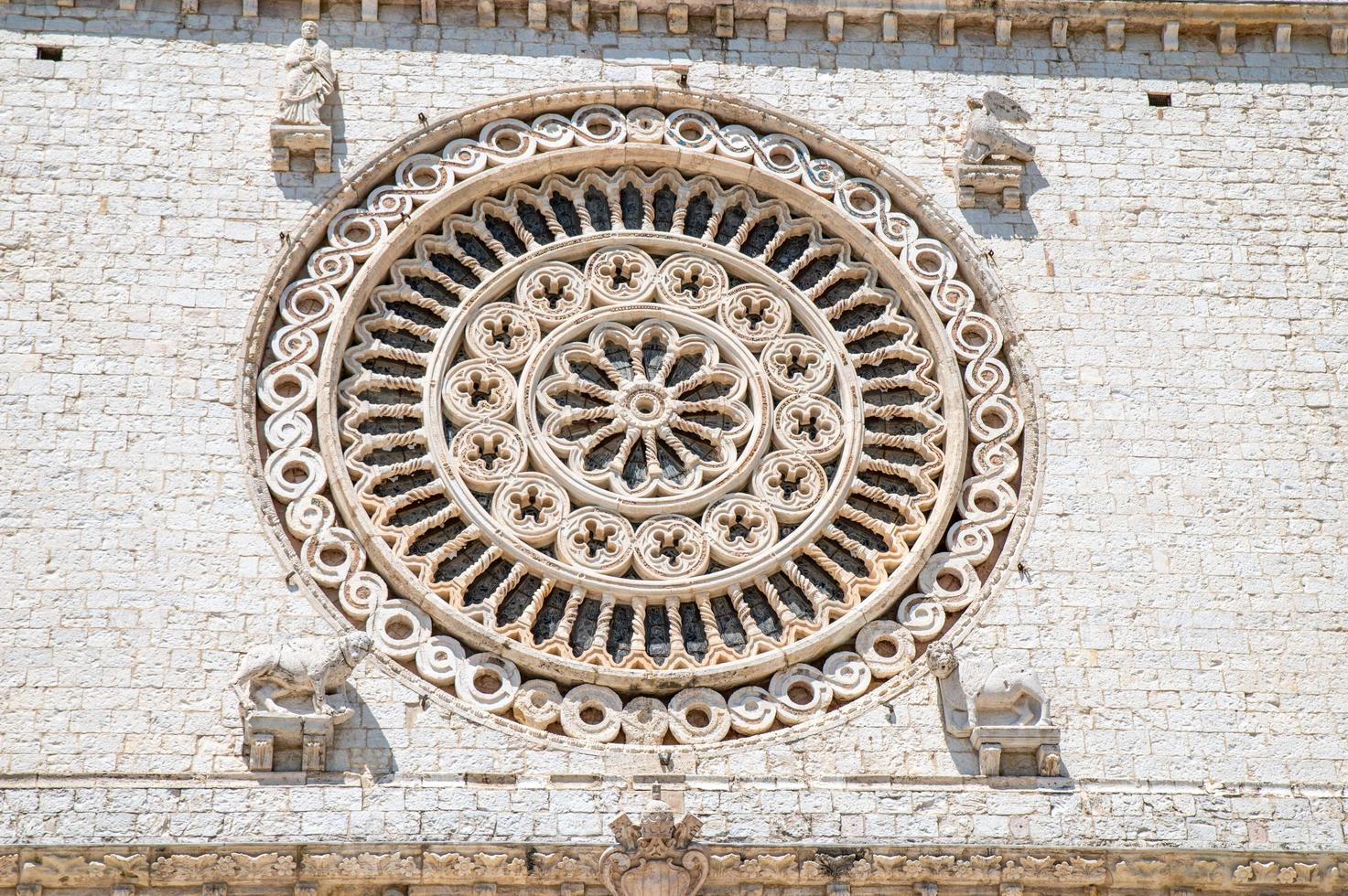 detalhe da basílica de santa chiara foto