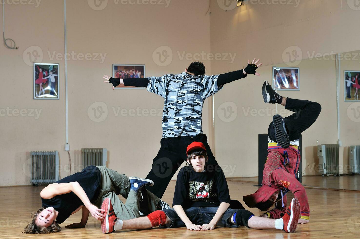 adolescente grupo do pausa dançarinos foto