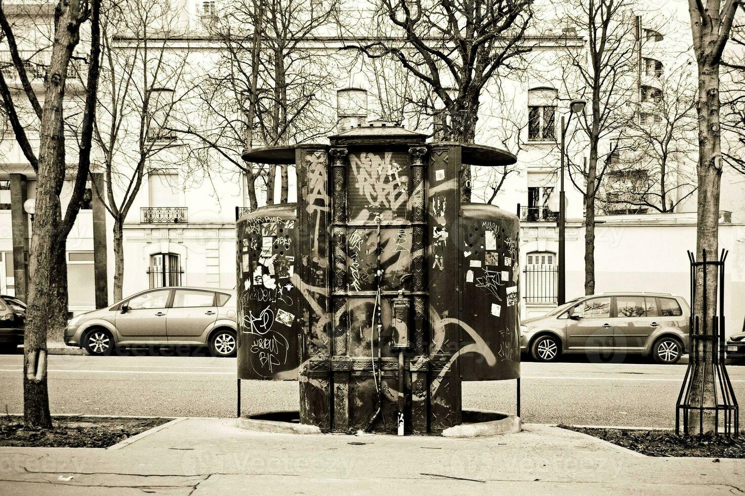 a último vespasiana dentro Paris, avenida Arago foto