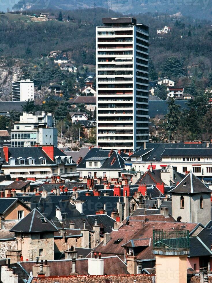camareiro telhados e centenário torre panorama, Sabóia, França foto
