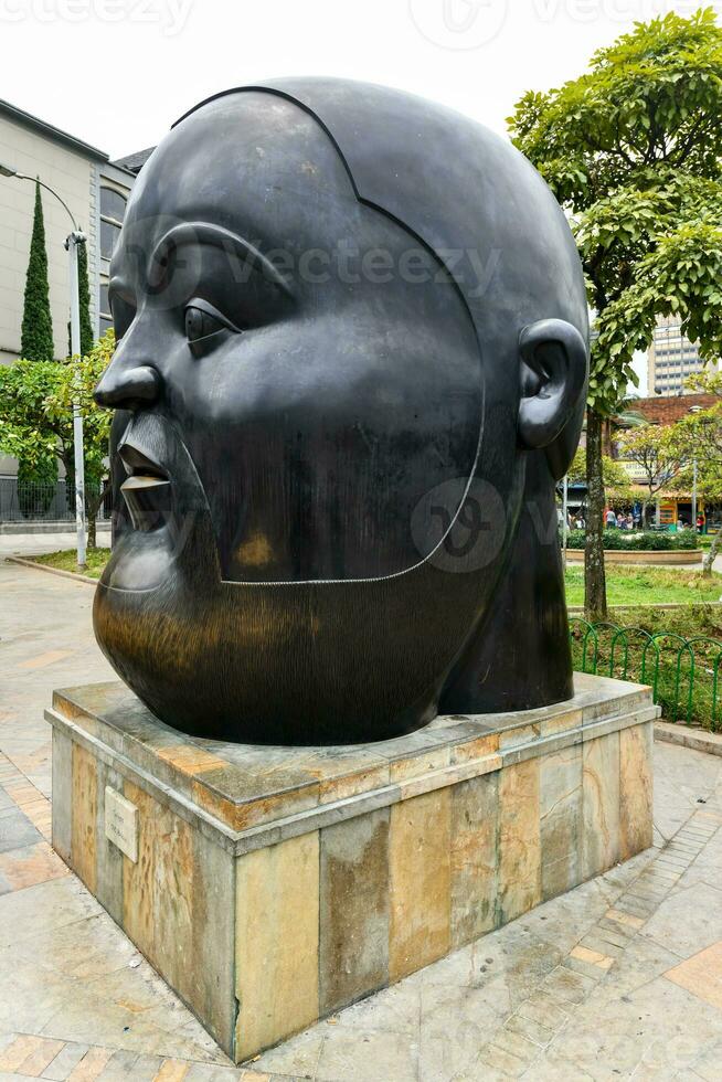 estátua dentro praça botero - Medellín, Colômbia foto