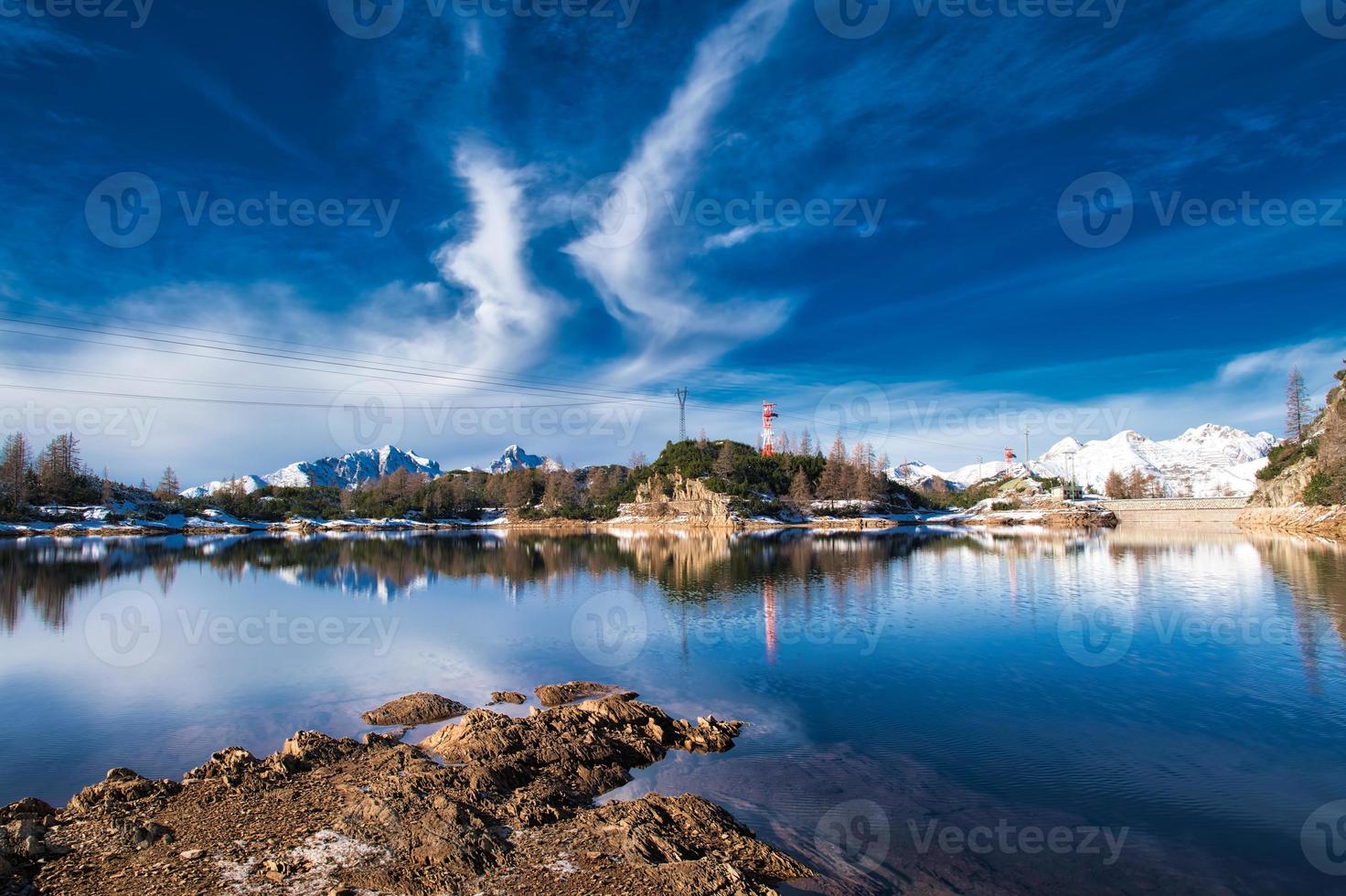 lago marcio nos alpes orobie em brembana velley foto