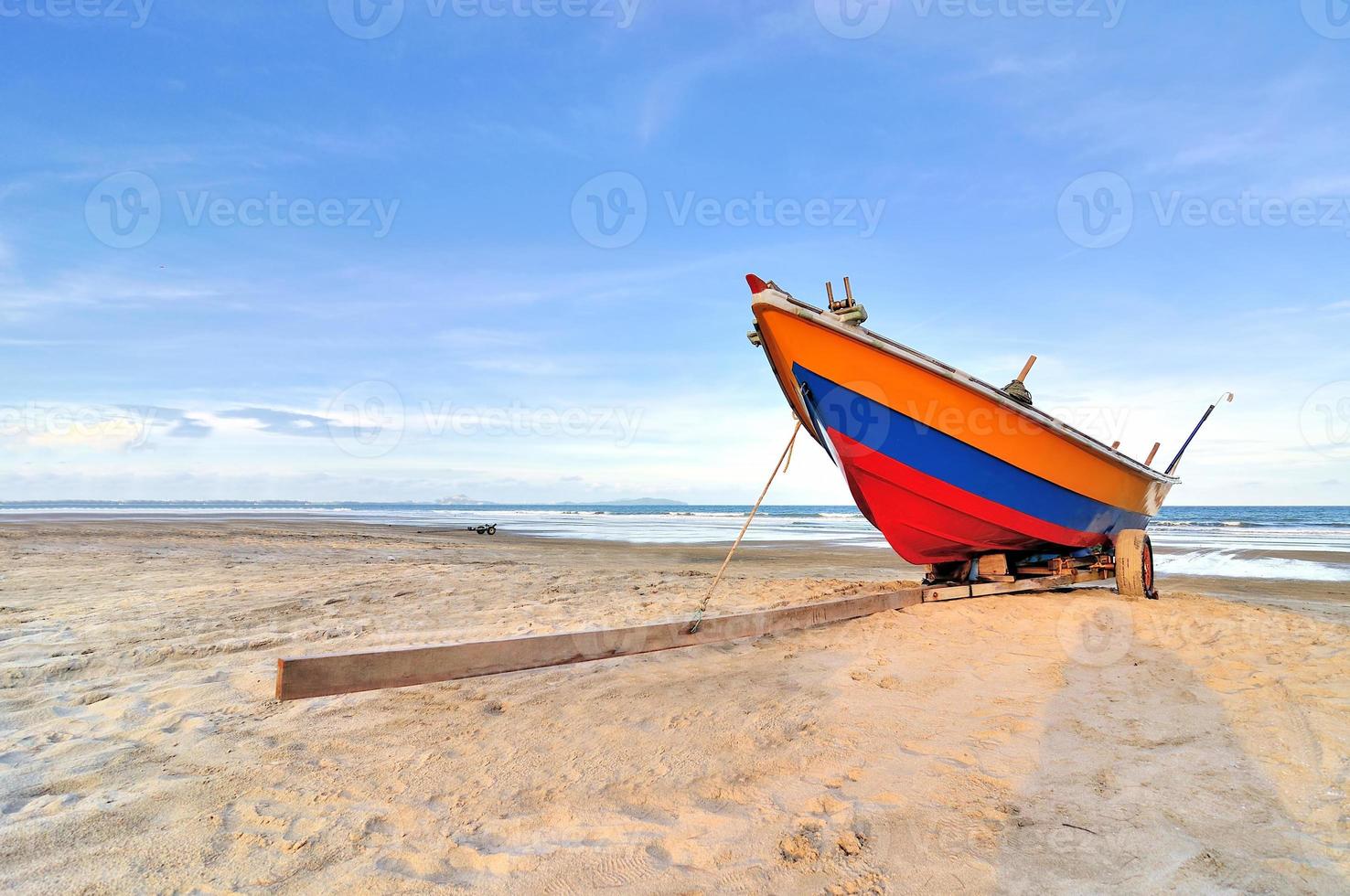 barco na praia foto