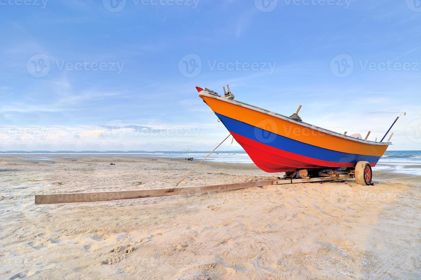 barco na praia foto