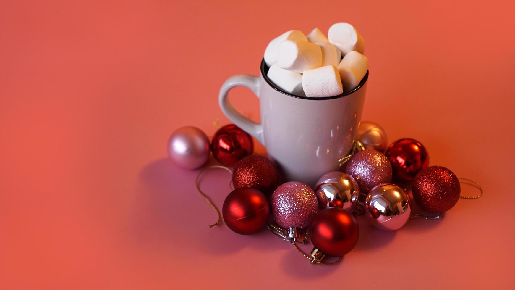 fundo de natal da moda de chocolate quente com marshmallow foto