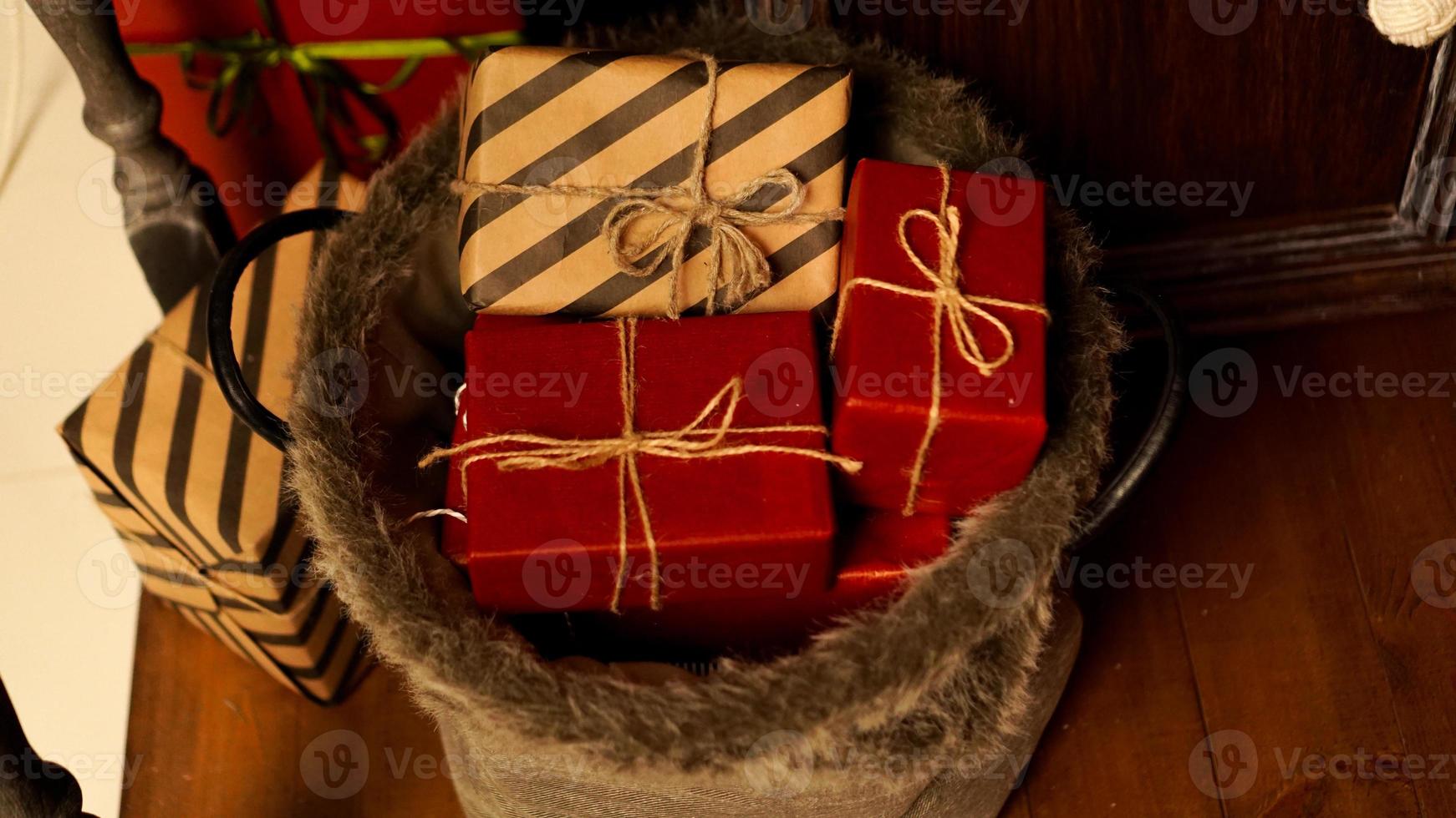 Decoração de Natal. feliz feriado. presentes de ano novo foto