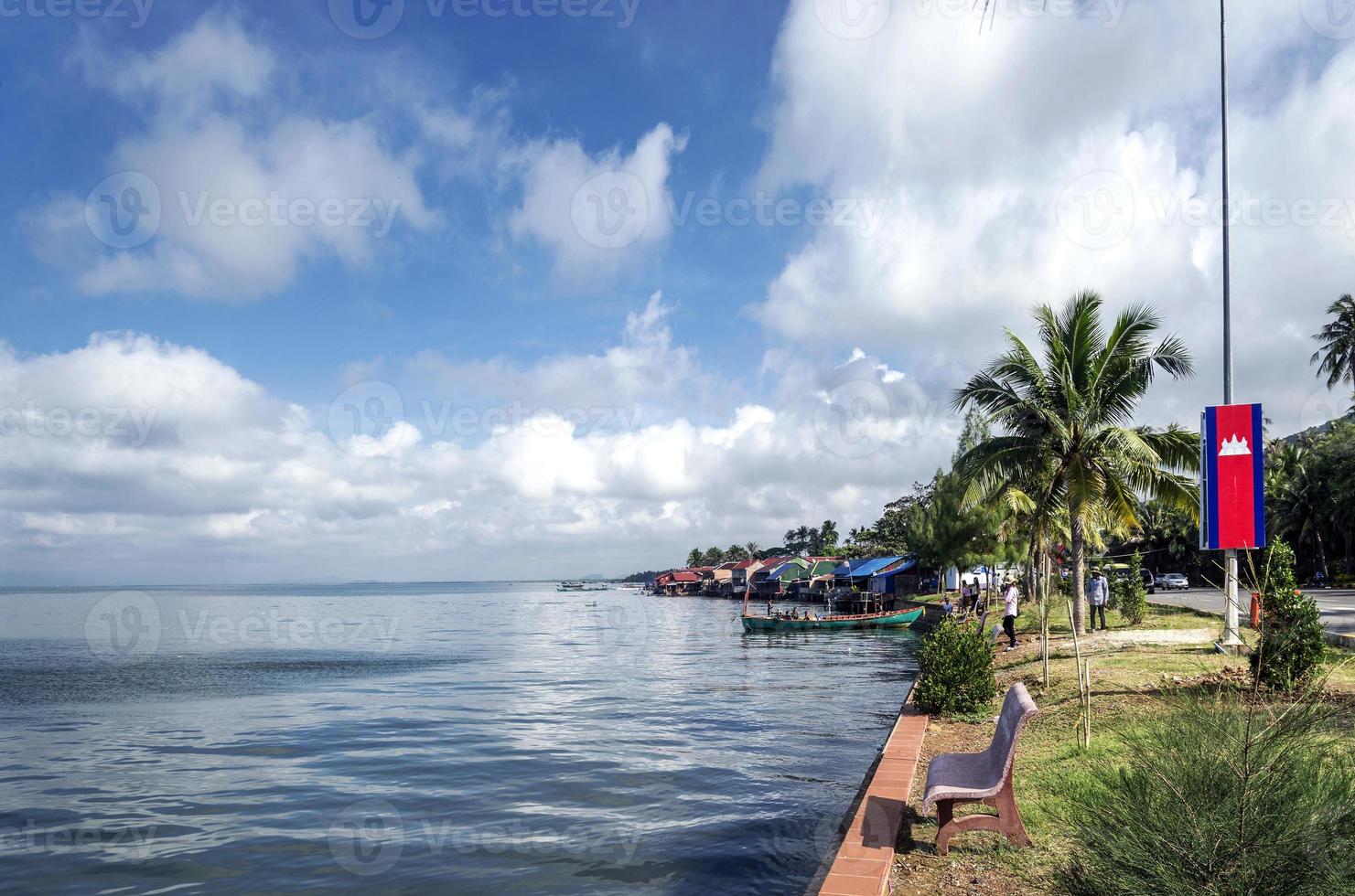 vista da famosa atração de restaurantes do mercado de caranguejo kep na costa do Camboja foto